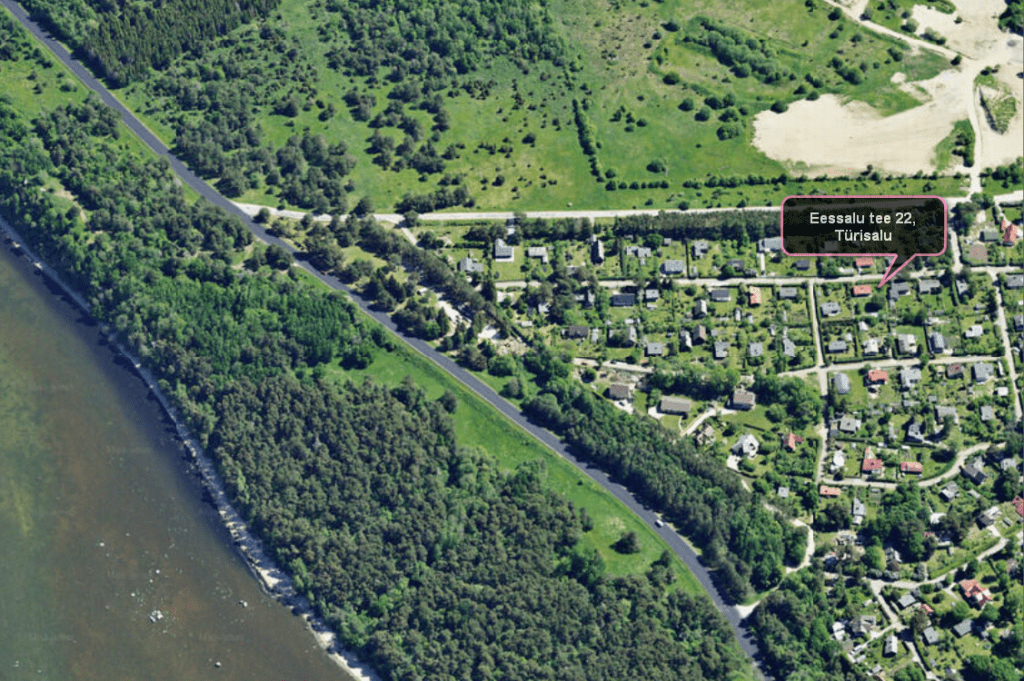 Droonilt vaade majale ja ümbrusele merele