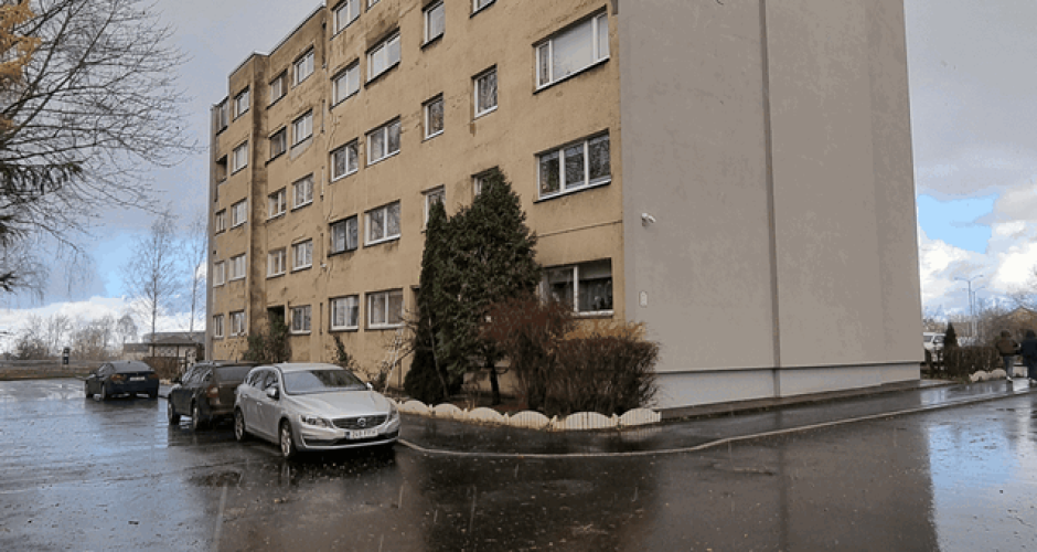 Maja vaade parkla poolt