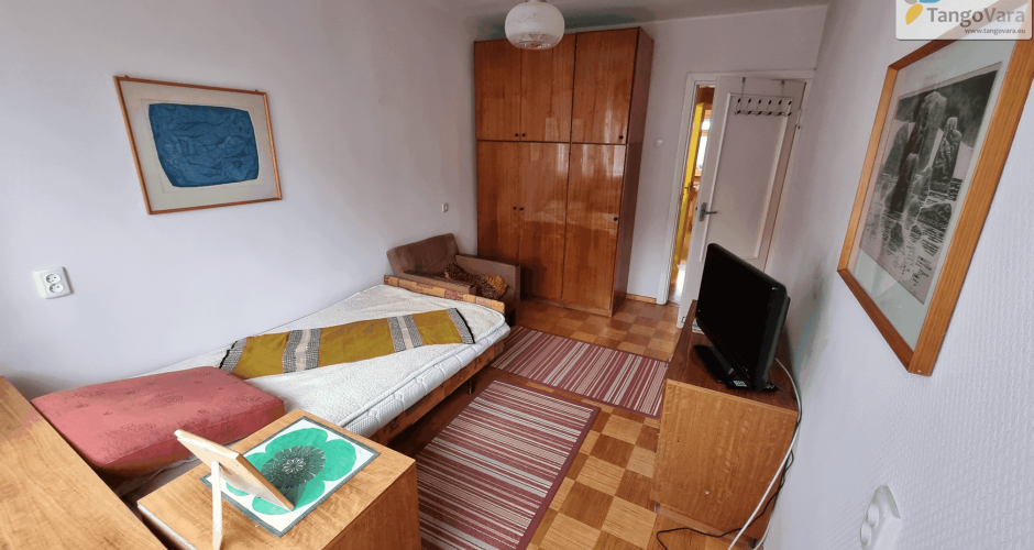 Magamistuba ukse poole