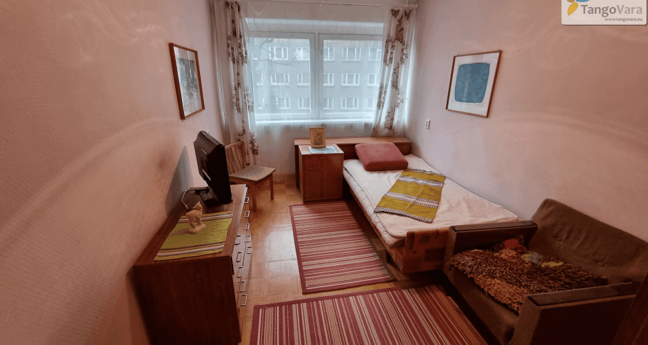 Magamistuba akna poole