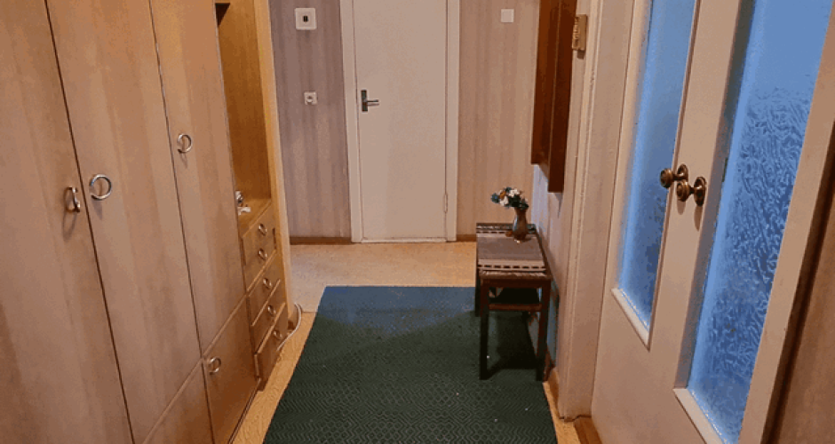 Esiku koridor vannitoa poole